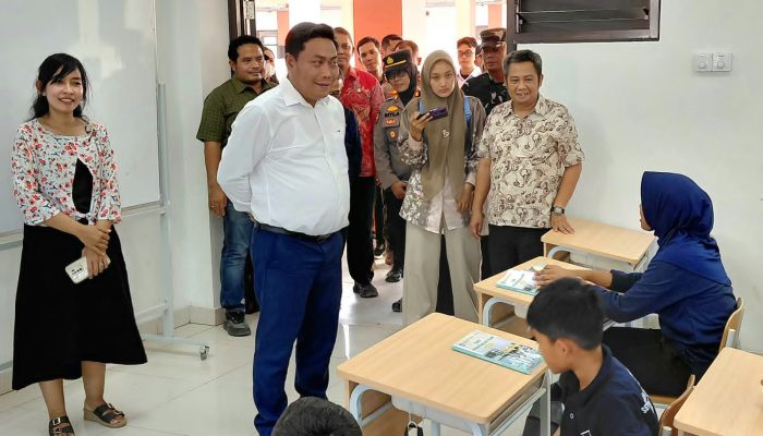 Lom Lom Suwondo Tinjau Sekolah Rakyat, Tekankan Kualitas Pembelajaran dan Pendidikan Karakter