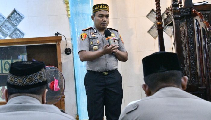 Subuh Keliling di Masjid Al Kubra Julok, Kapolres Aceh Timur Gaungkan Polis Bersama Masyarakat